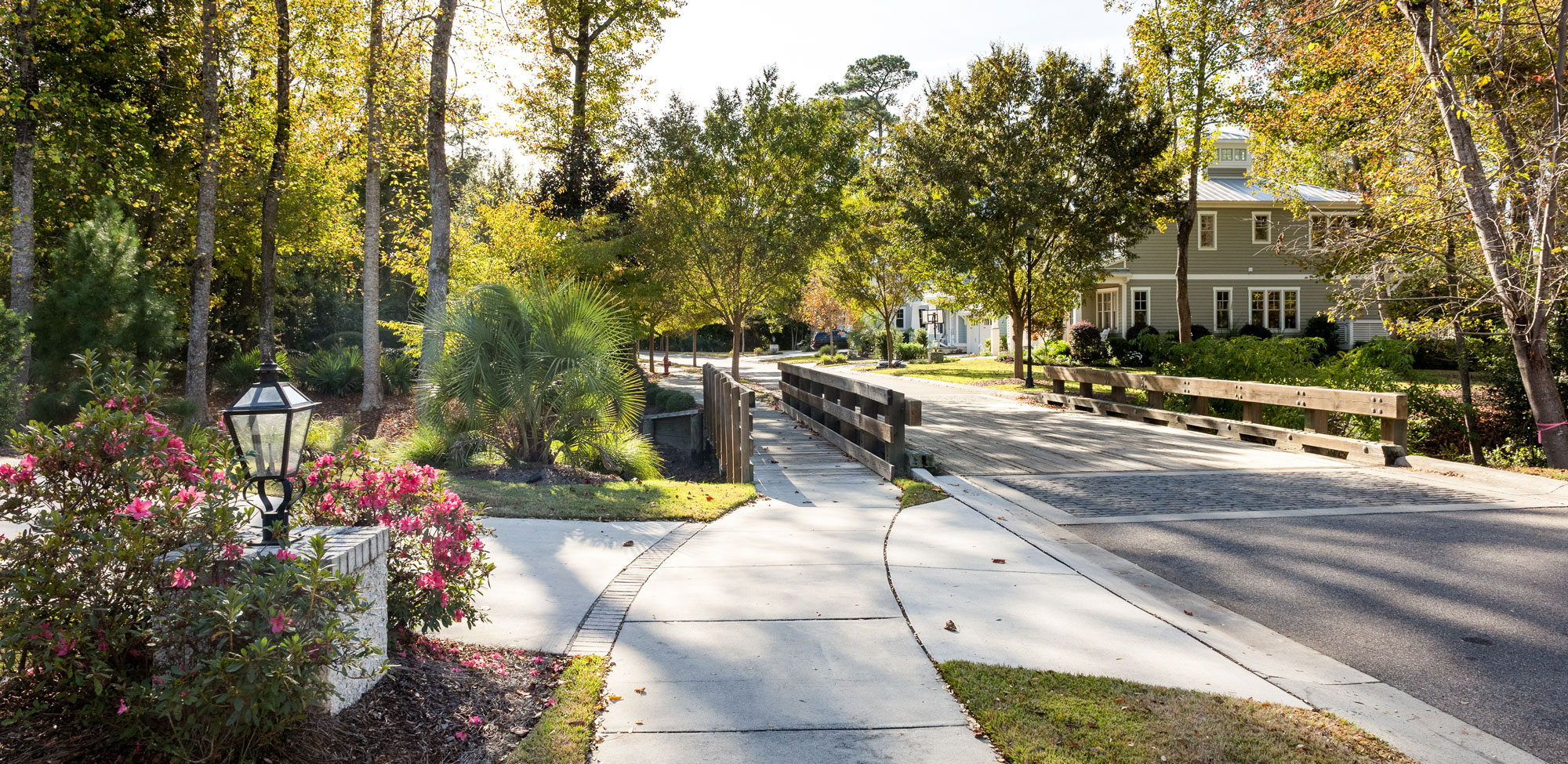 Sidewalk and paved road in Battery Park