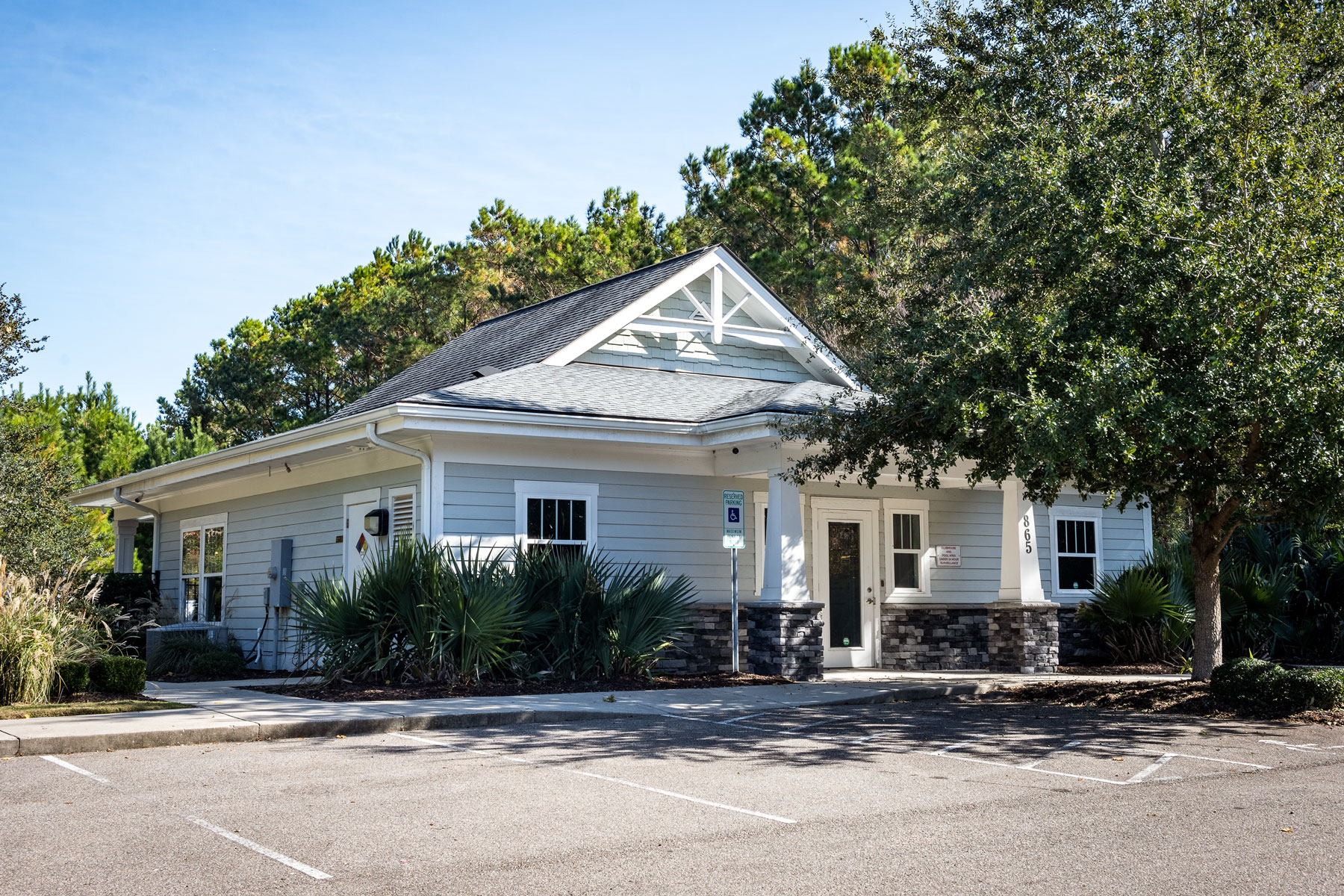 Majestic Oaks pool house